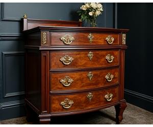 Commode ancienne restaurée avec finition patinée