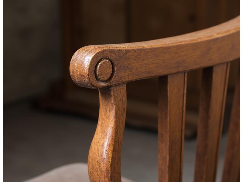 Restauration d'une chaise ancienne en bois sculpté
